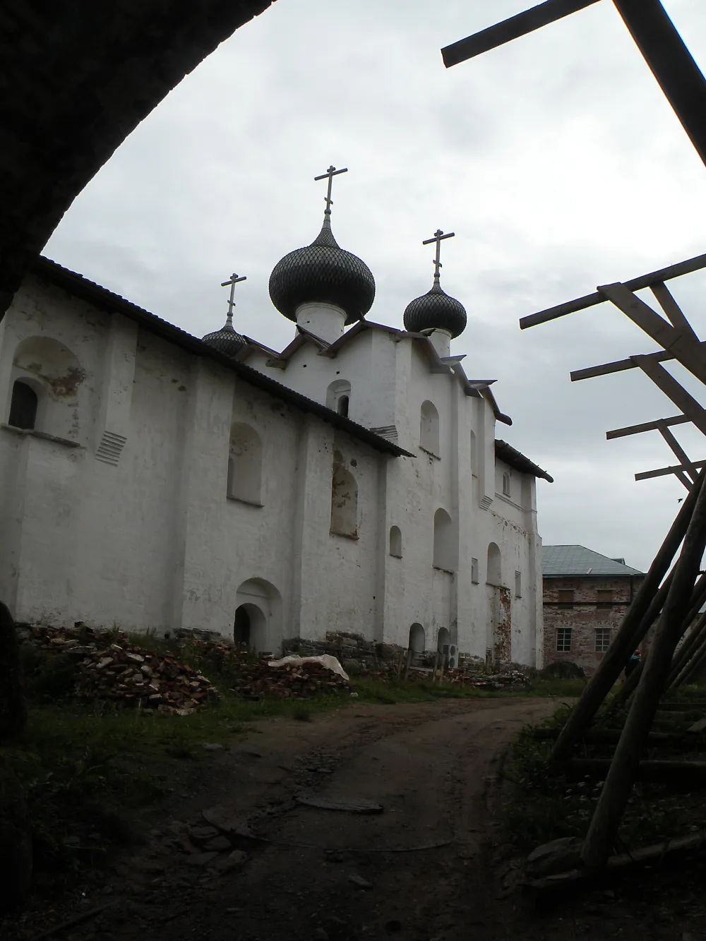 Церковь Успения Пресвятой Богородицы с трапезной и келарскими палатами (Соловецкий)