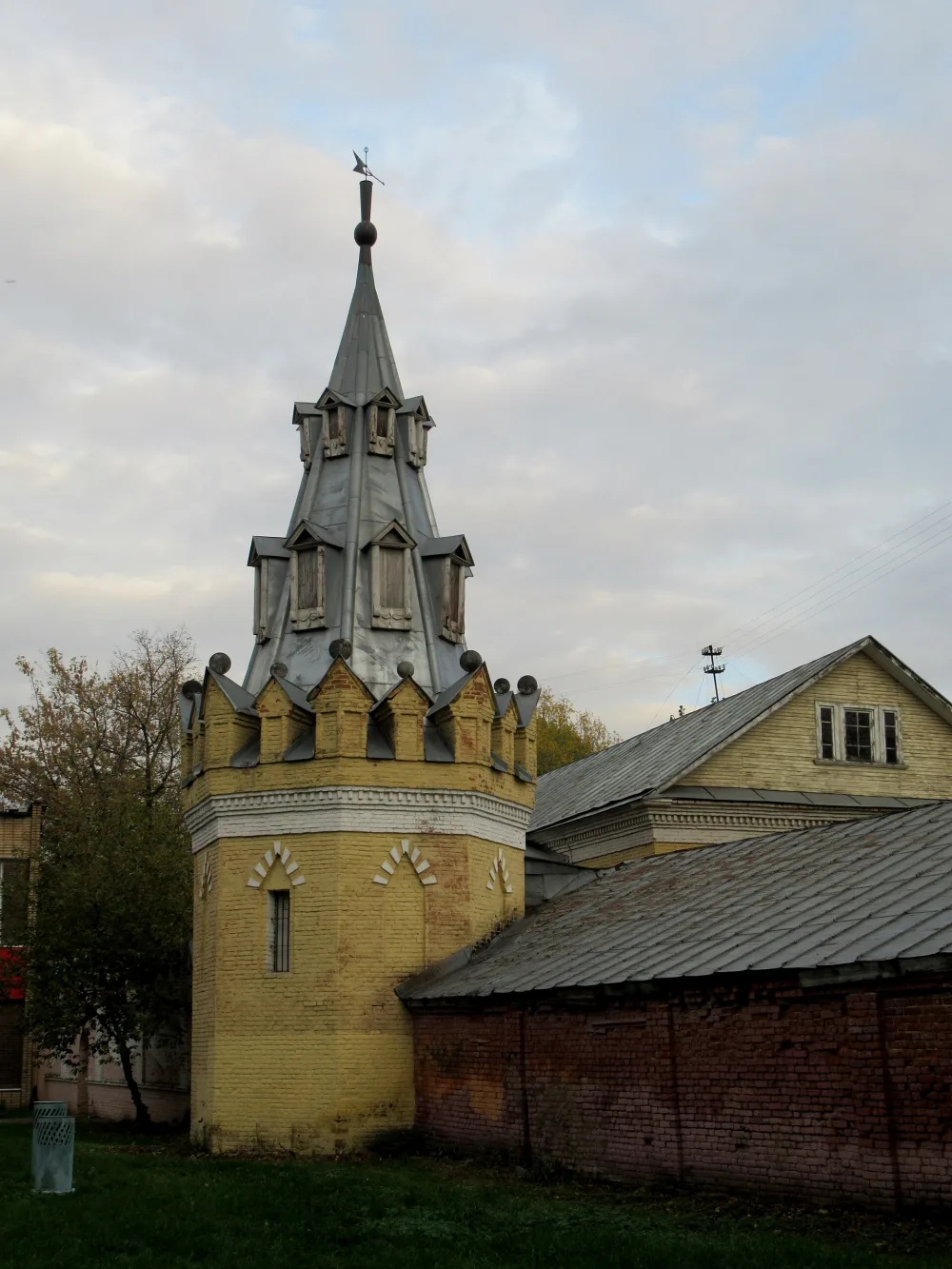 улица Преображенский Вал 17 c6, Четыре башни и два прясла стены