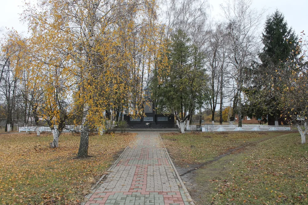 Братская могила 65 советских воинов, погибших в боях с фашистами в 1943 году