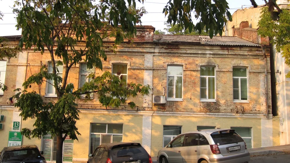 Улица прапорщика Комарова 13