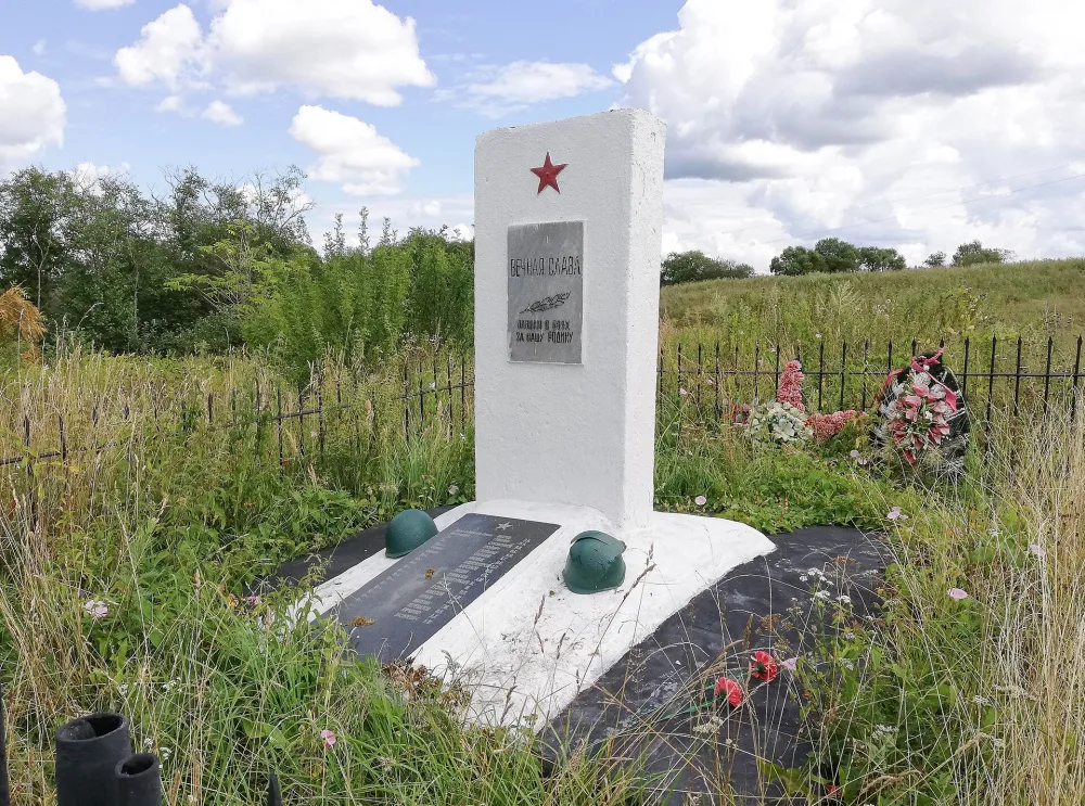 Братская могила советских воинов (Жданово)