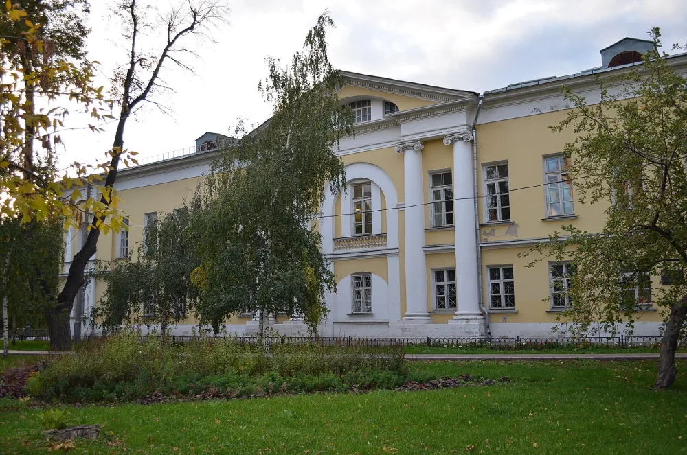 Корпус южный парадного двора (Якиманка)
