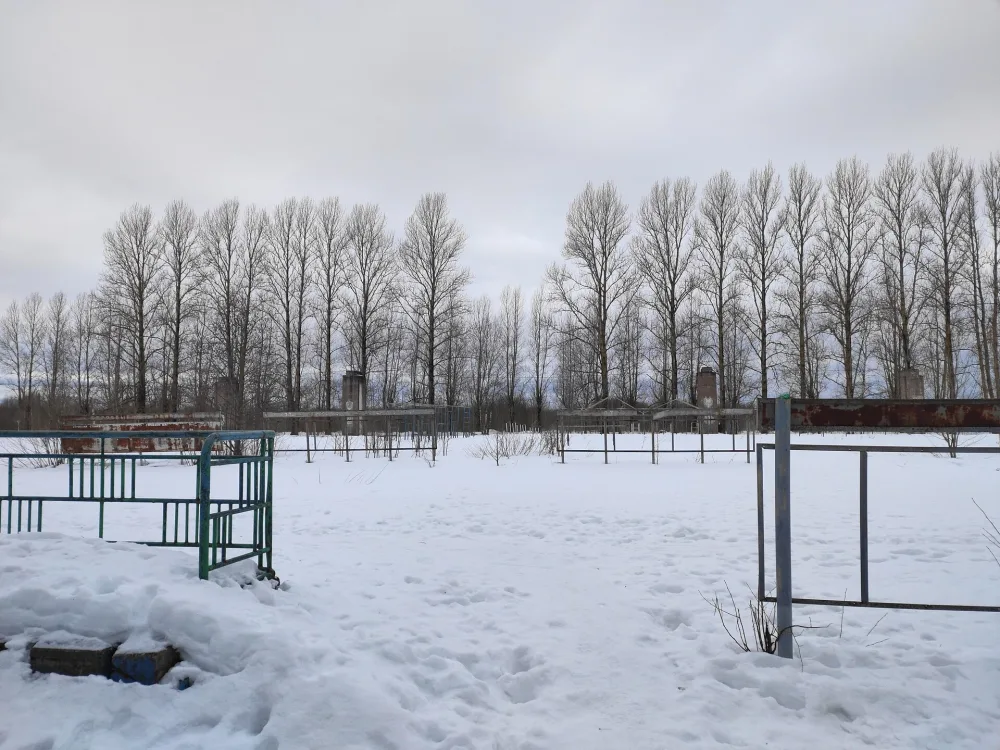 Место, где находился манеж с церковью Святых Апостолов Петра и Павла (Великий Новгород)