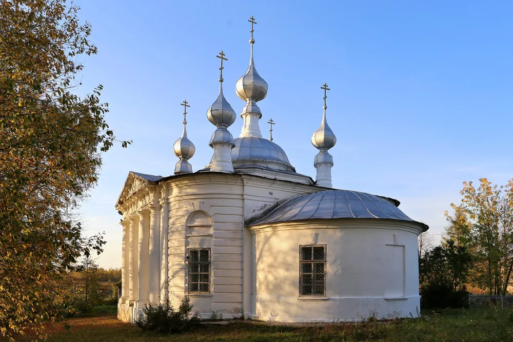 Церковь Флора и Лавра с интерьером (Ярлыково)
