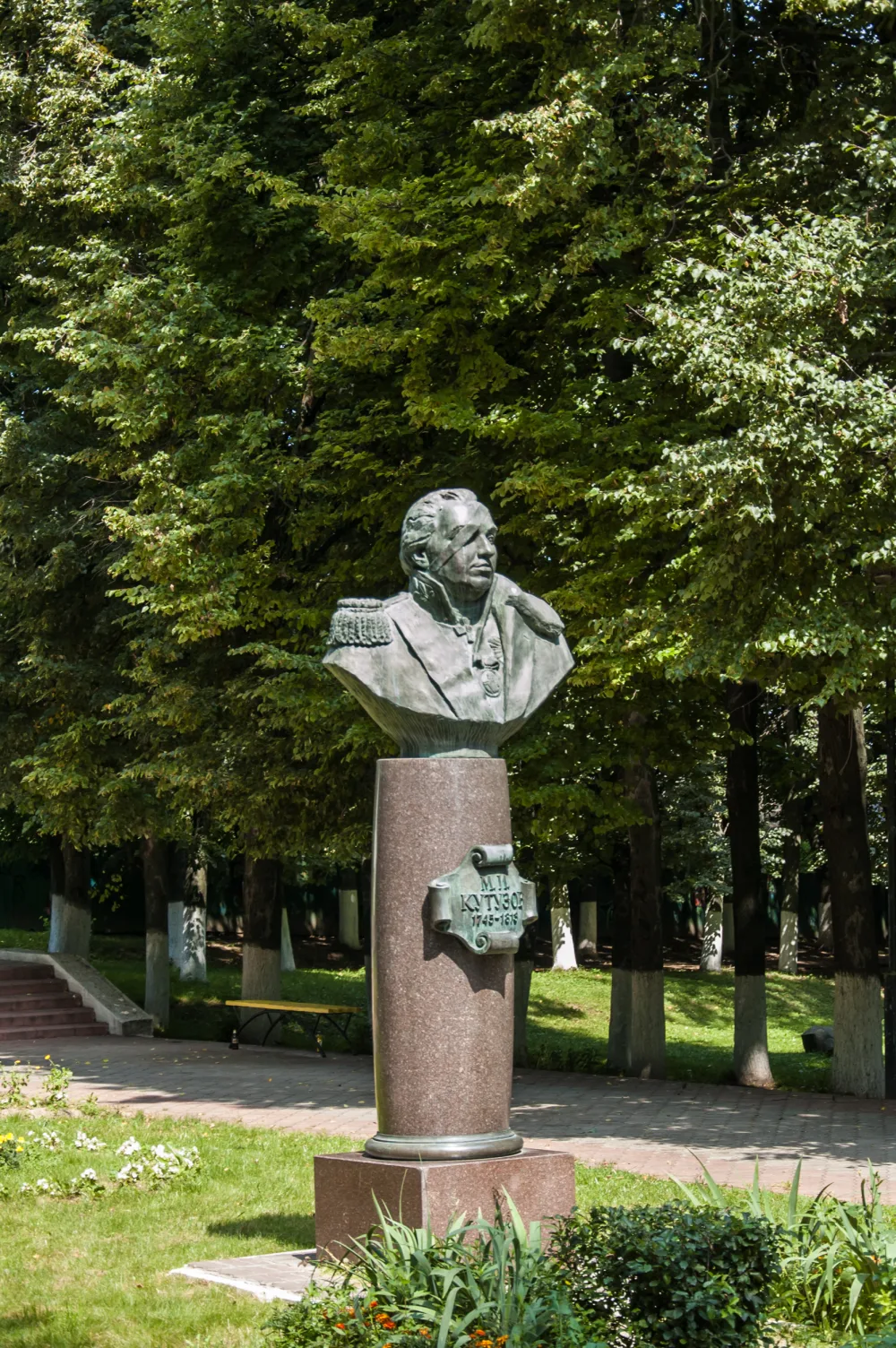 Памятник М.И. Кутузову (Малоярославец)