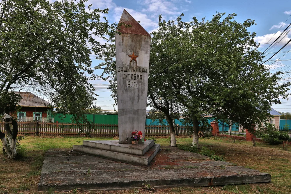 Могила красноармейца Винокурова, погибшего в бою с колчаковцами (Хохлово)