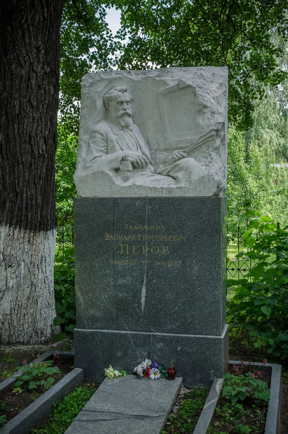 Могила Перова Василия Григорьевича (1833-1882), русского художника (Донской)