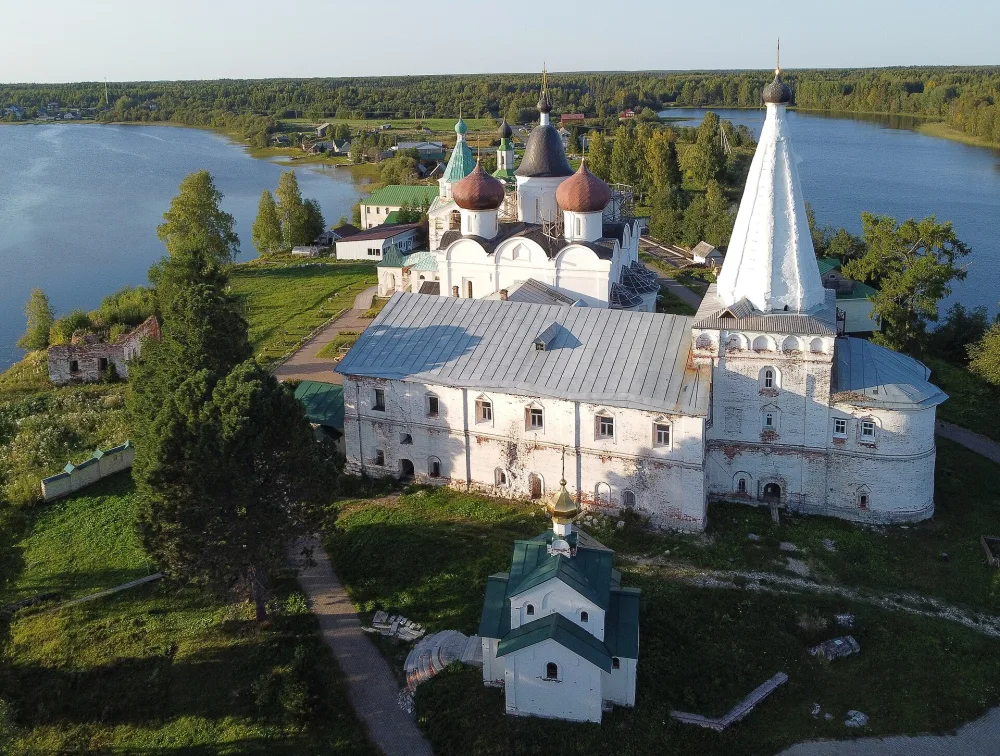 Церковь Благовещения с трапезной и келарской (Антониево-Сийский монастырь)