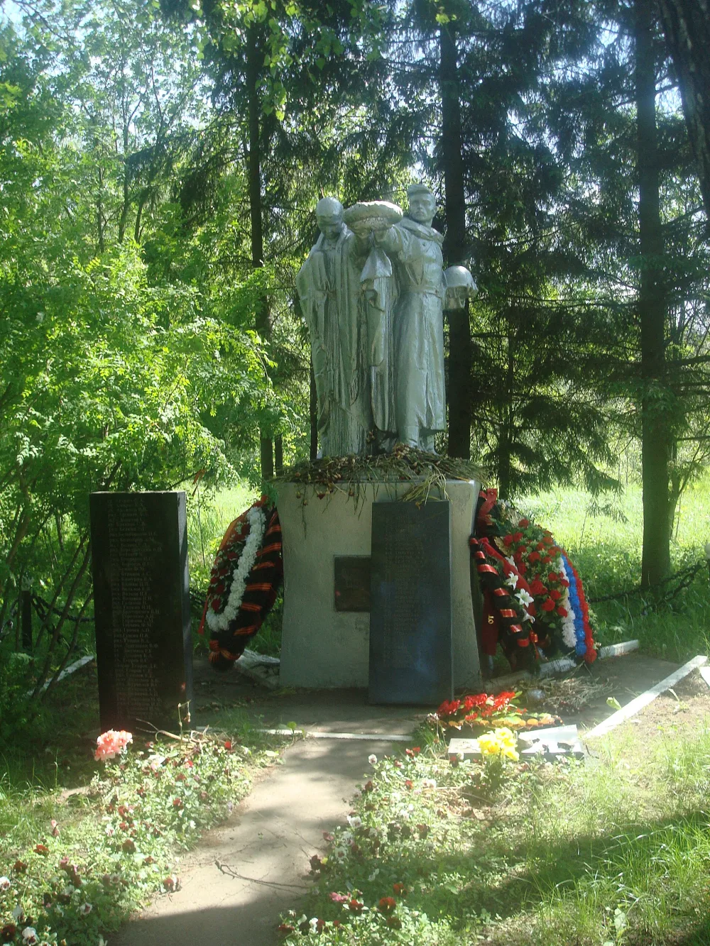 Братская могила советских воинов (Носово)