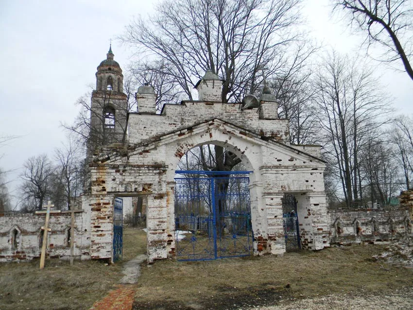 Ограда с воротами (Шапкино)