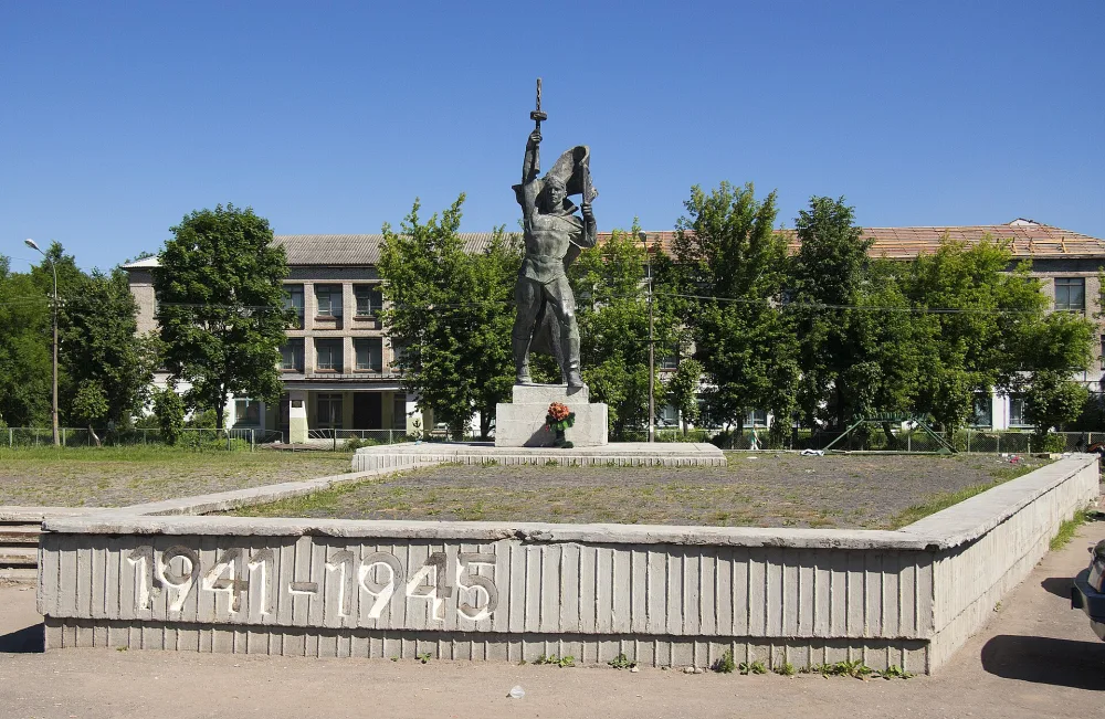 Памятник воинским частям, освободившим Порхов