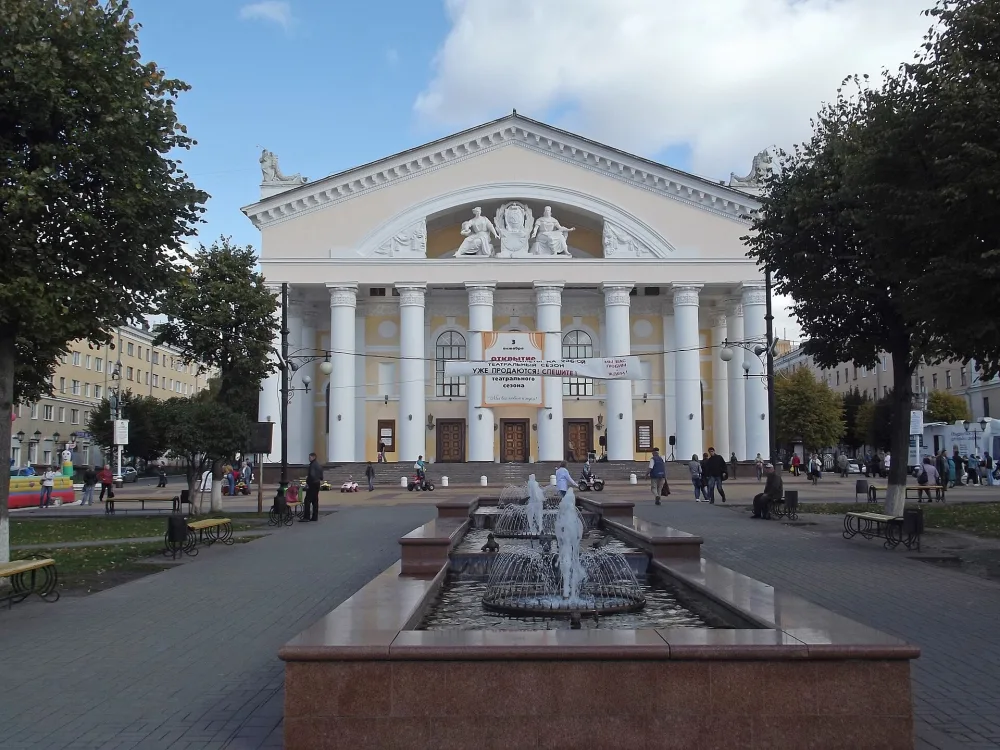 Здание областного драматического театра