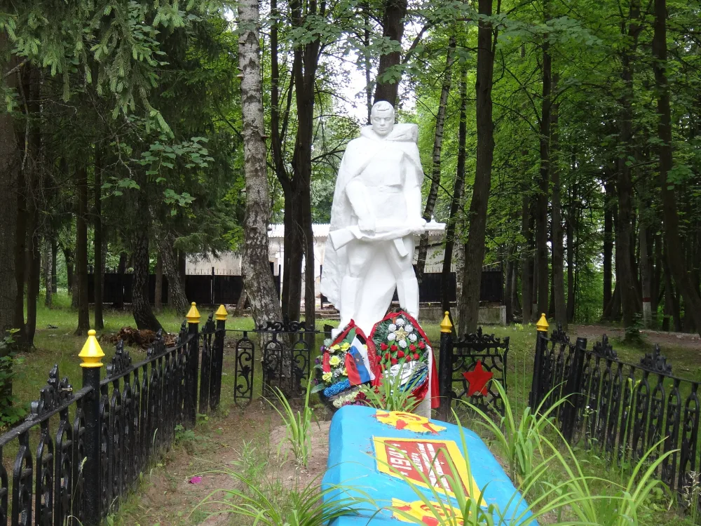 Братская могила советских воинов, погибших в годы Великой Отечественной войны (Алексин)