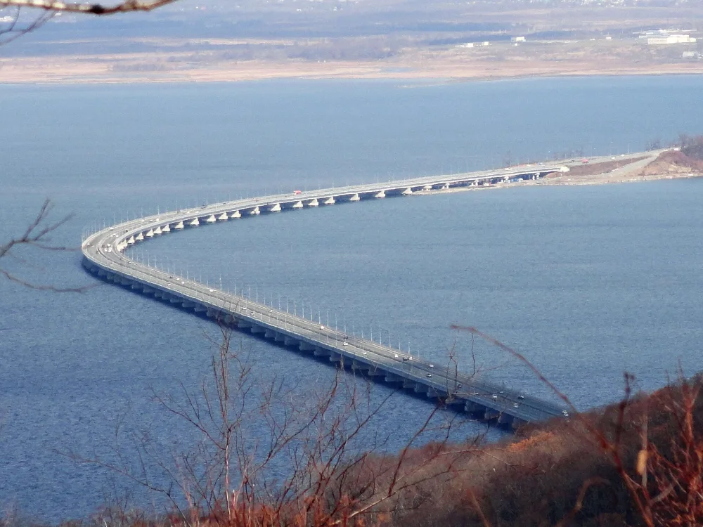 Мост через Амурский залив