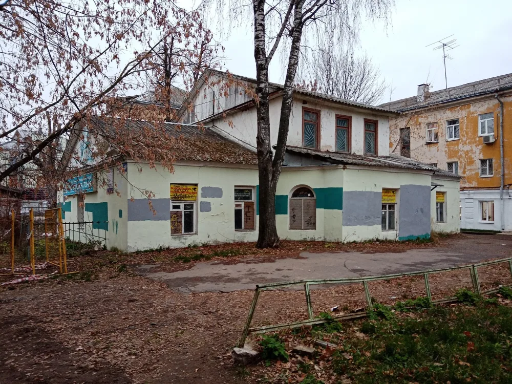 Флигель с конюшнями (Тверь)