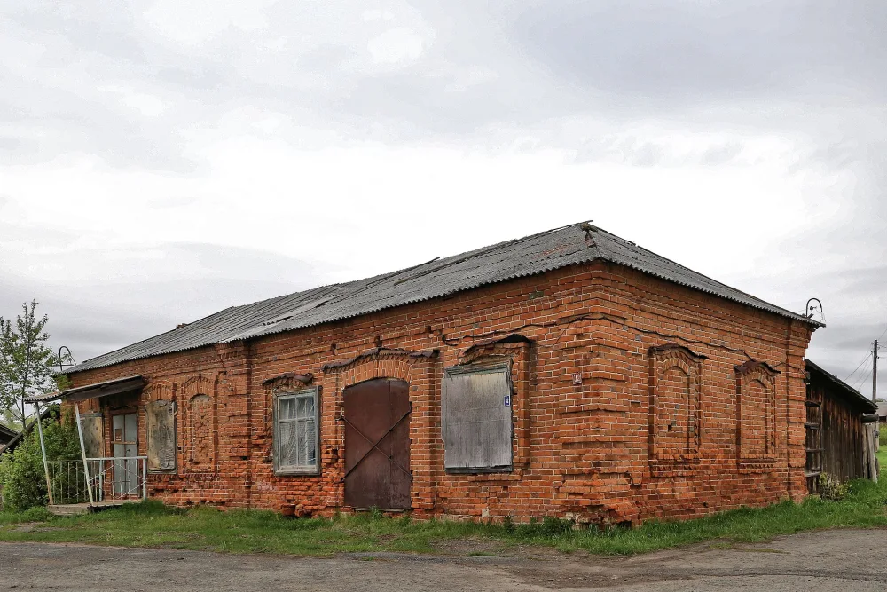 Жилой дом с лавкой