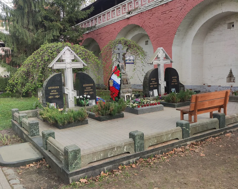 Мемориал белым воинам в Донском монастыре (Москва)