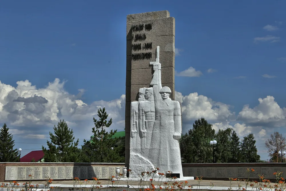 Обелиск воинам-землякам, погибшим в годы Великой Отечественной войны 1941-1945 гг. (Полтавка)