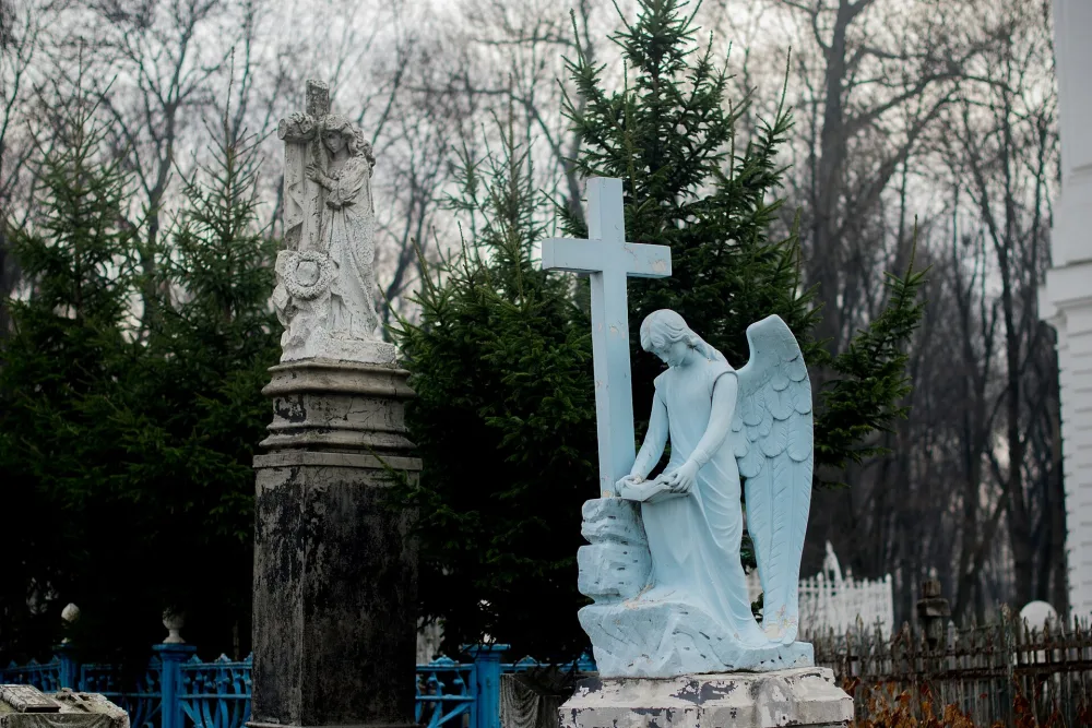 Территория с могилами и надгробиями (Тула)