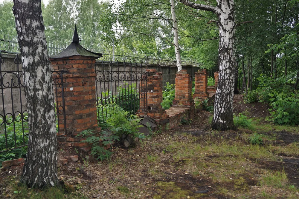 Ограда с воротами (Ярославль)