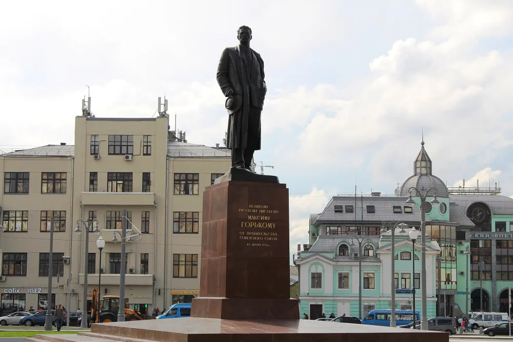 Памятник Горькому (на площади Тверская Застава)