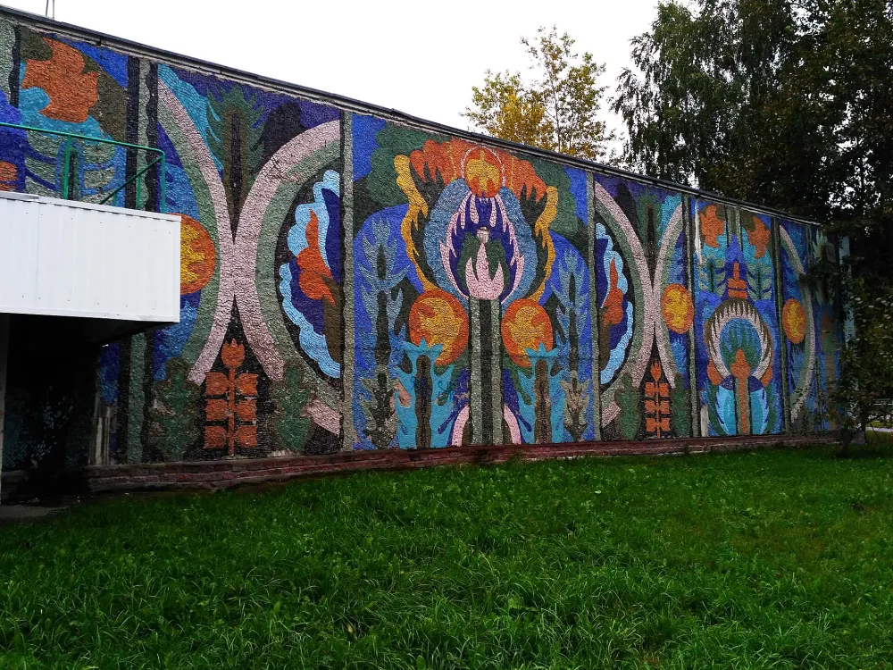 Мозаичное панно на торцах жилых домов (Снежинск)