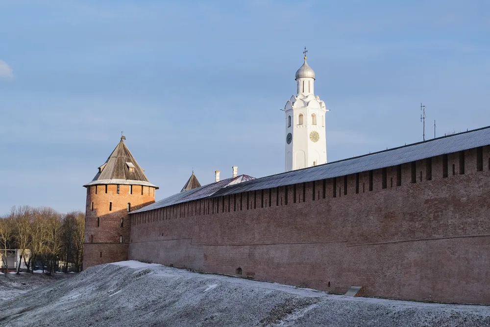Прясло стены между Митрополичьей башней и Воскресенской аркой (Великий Новгород)