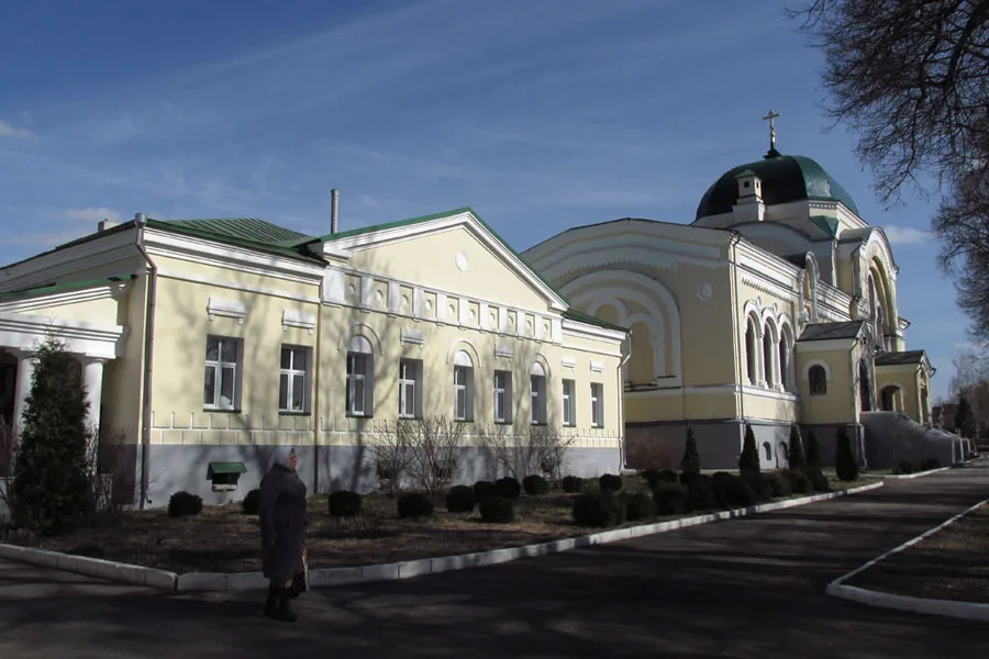Братская трапезная с церковью святителя Николая (Льва Толстого)