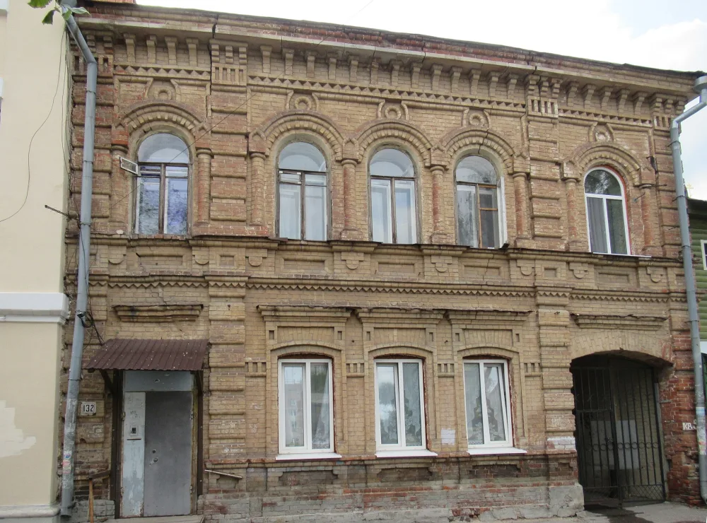 Усадьба мещанки В.Н. Куден: каменный дом по улице и два полукаменных дома во дворе