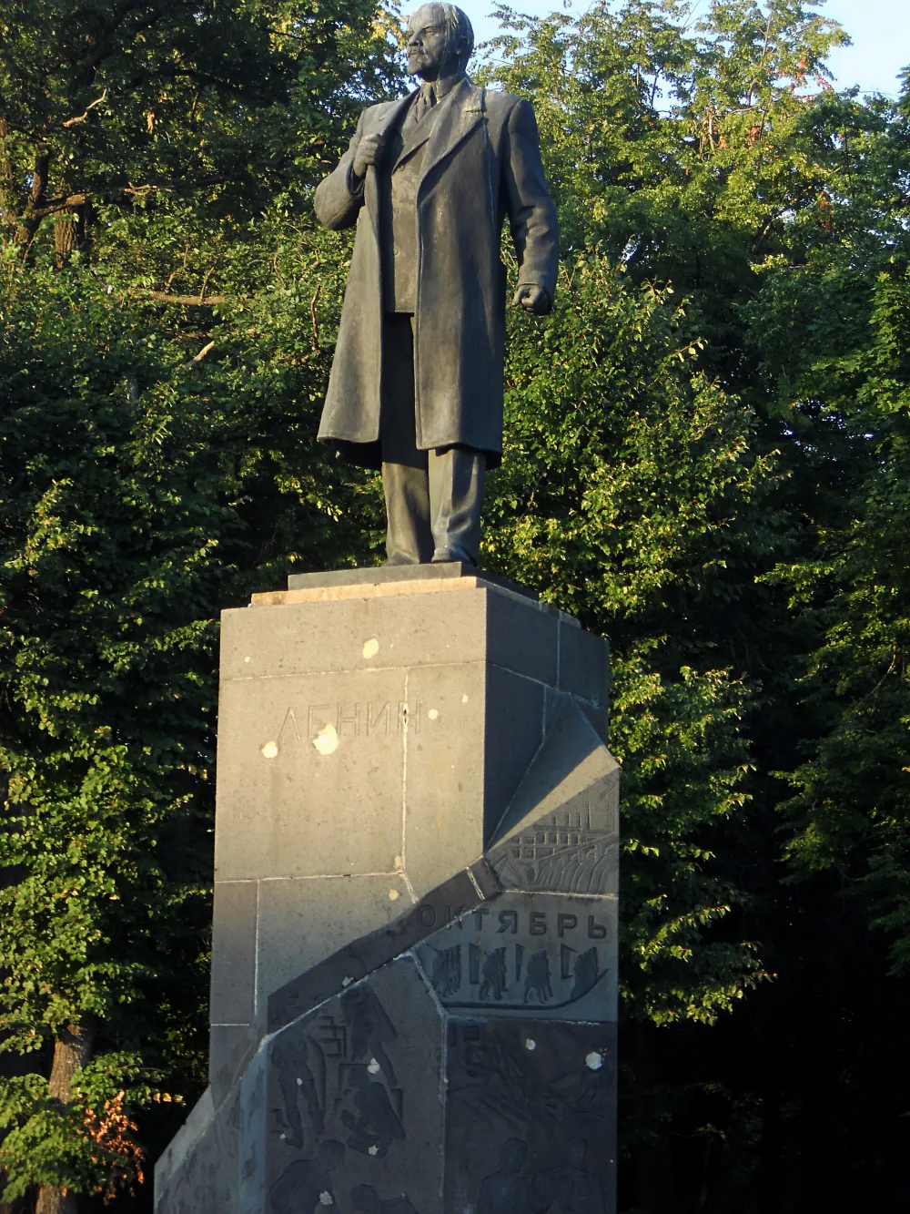 Памятник В.И. Ленину