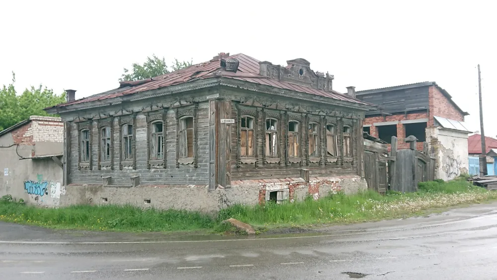 Дом бухгалтера Ловцова, одноэтажная, каменная (Касли)
