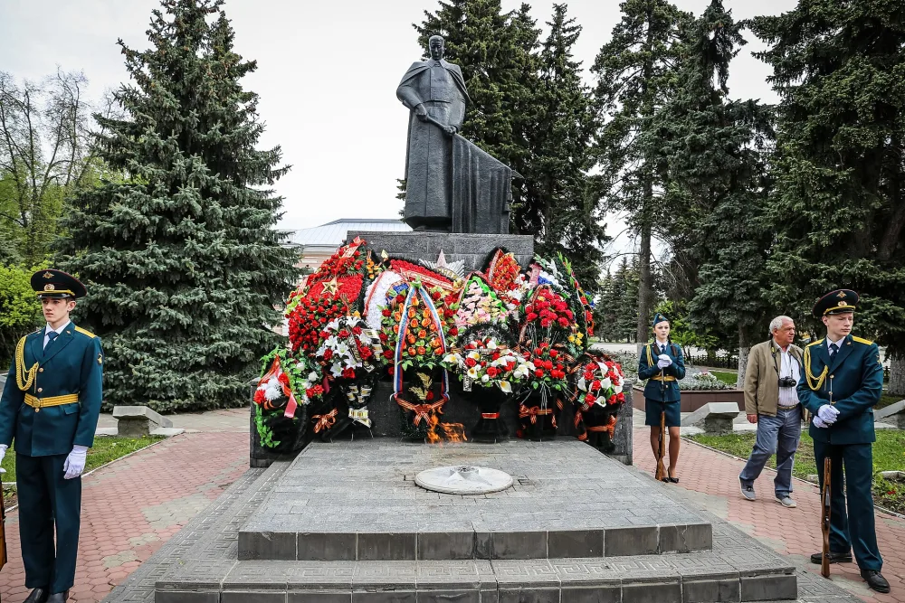 Братское кладбище участников революции и Гражданской войны, советских воинов и партизан, погибших при освобождении города от фашистских захватчиков (Елец)