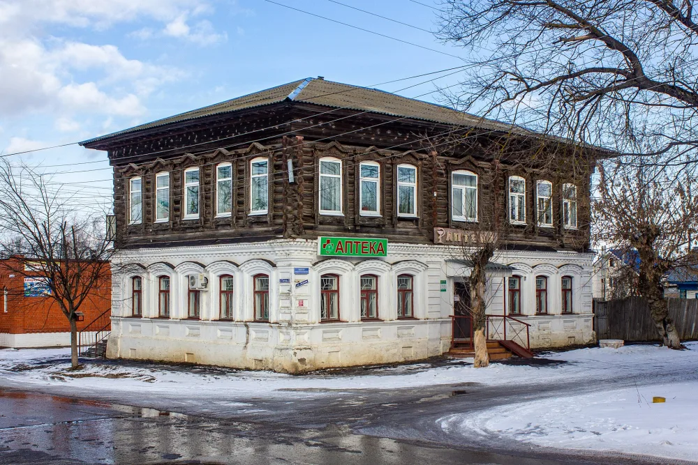Жилой дом с торговыми помещениями (Горбатов)