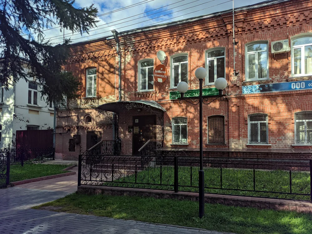 Жилой дом с лавкой (Красное-на-Волге)