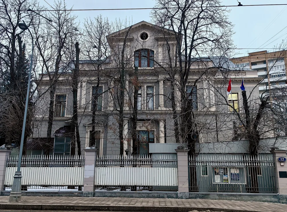 Новокузнецкая улица 12-14 ограда