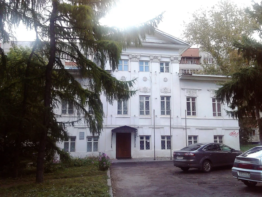 Дом Ремесленной управы с оградой (Ярославль)