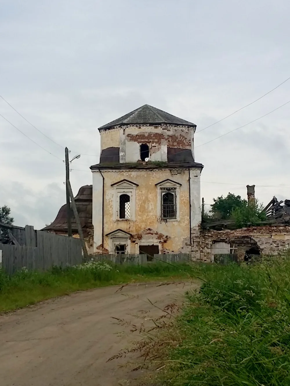 Церковь Покрова Пресвятой Богородицы (Белозерск)