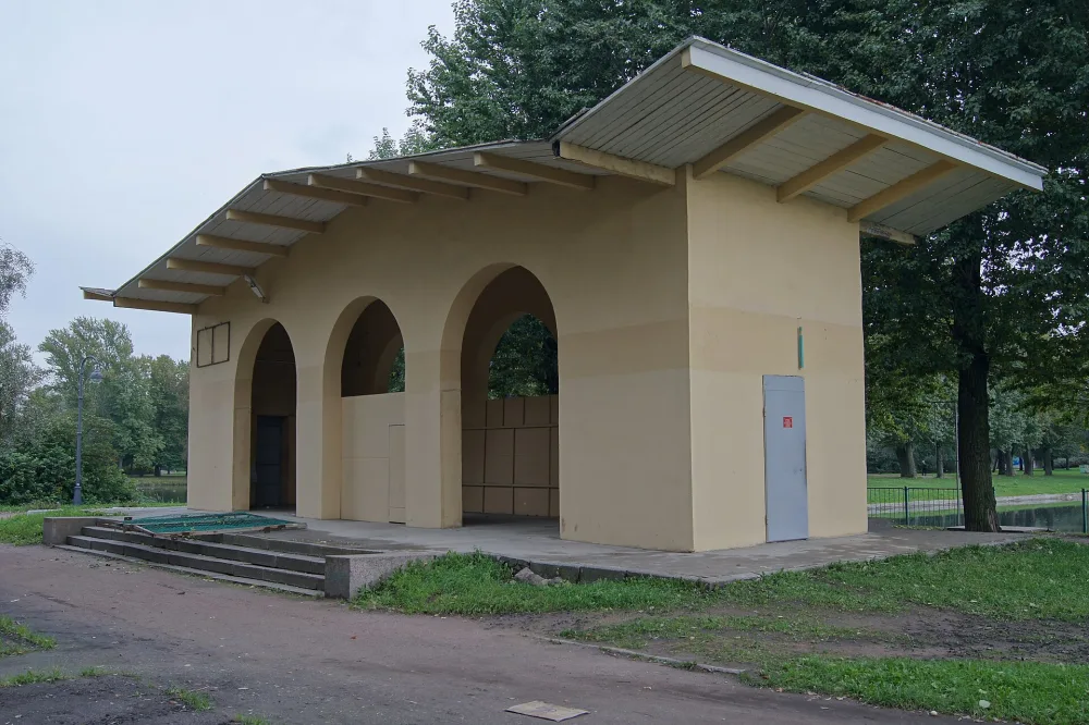 Павильон на Флотской аллее (лодочная станция)