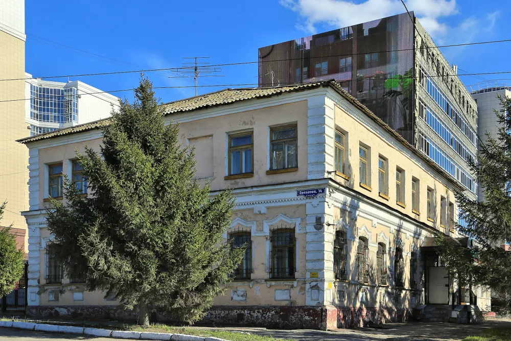 Особняк, образец застройки улицы (Омск)