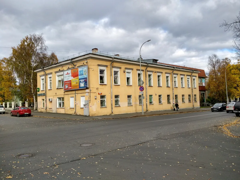 здание госпиталя Александровского завода