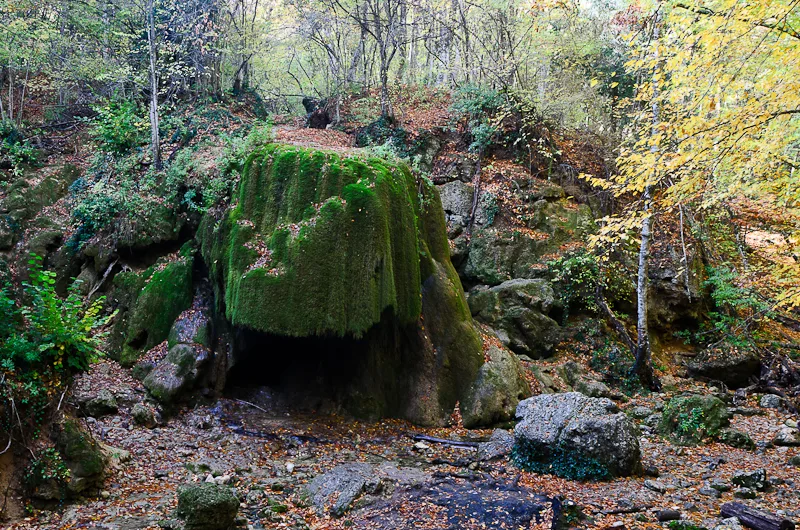 Серебряные струи (водопад)