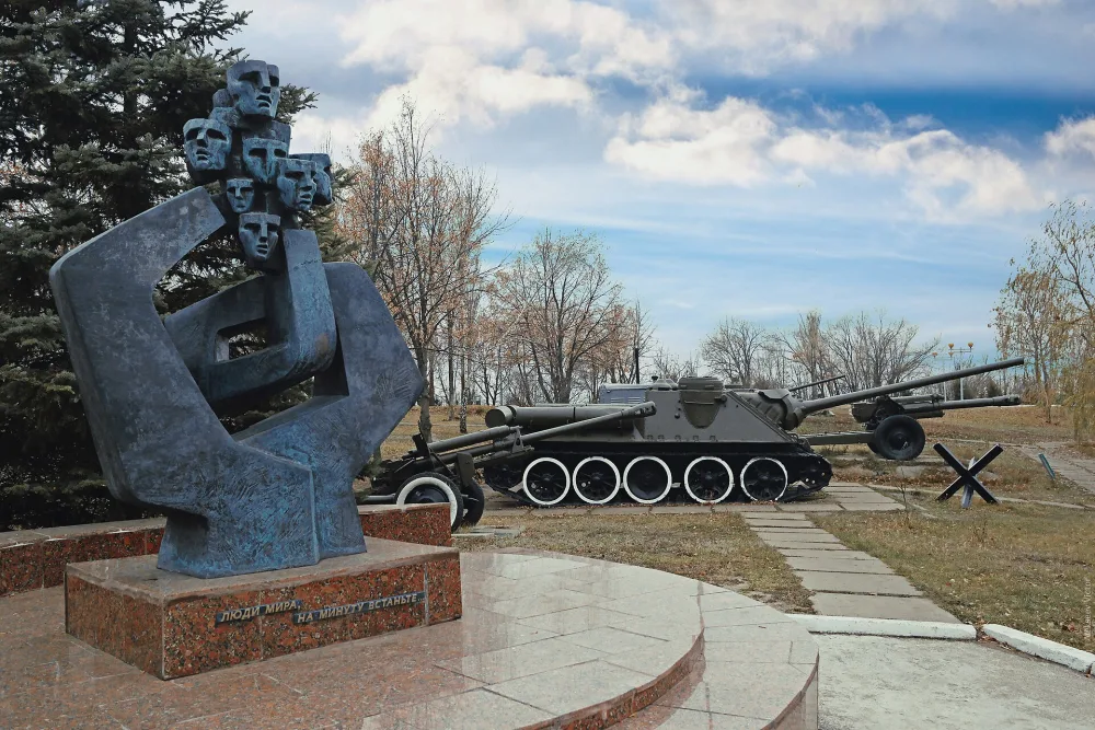 Памятник малолетним узникам фашизма