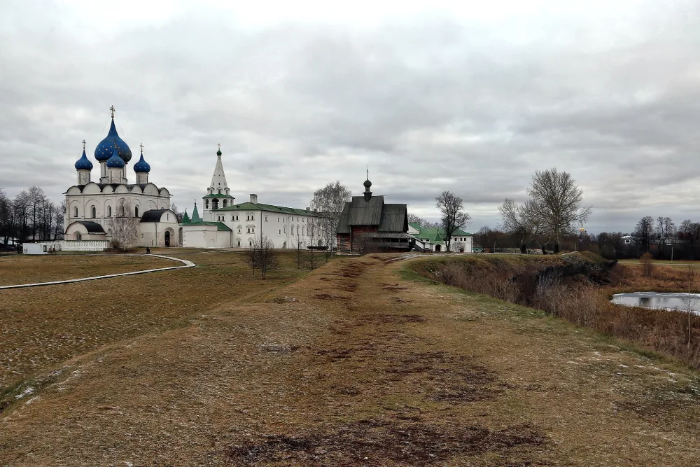 Земляные валы кремля и острога (Суздаль)