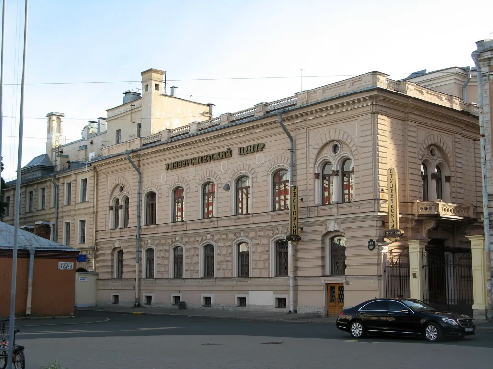 Здание студенческой столовой Санкт-Петербургского университета