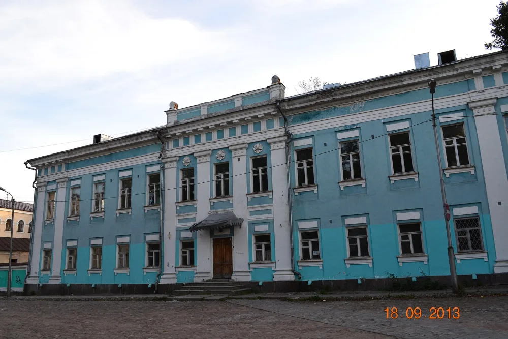Дворец наместника (Здание надворного суда)