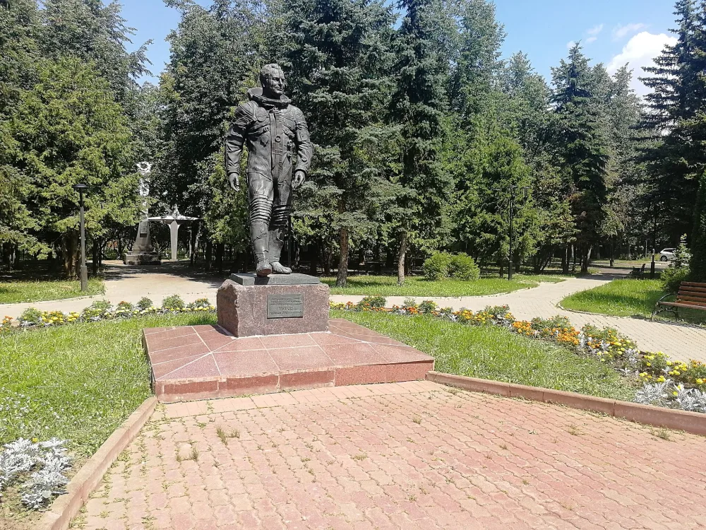 Памятник Герману Степановичу Титову