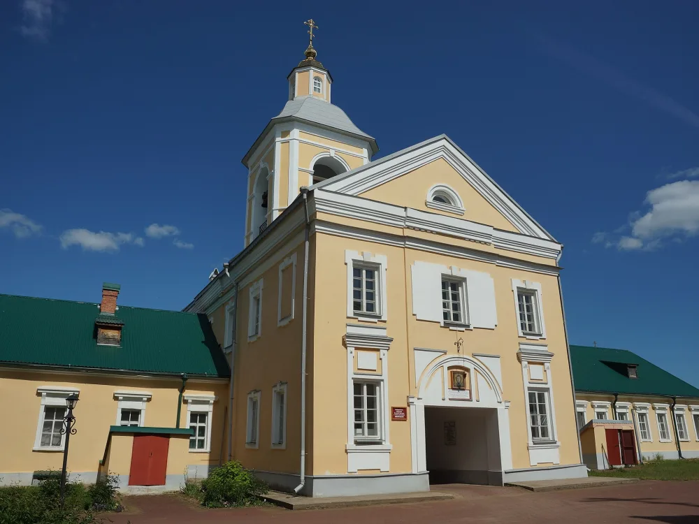 Надвратная церковь Иверской иконы Божией Матери (Боровичи)