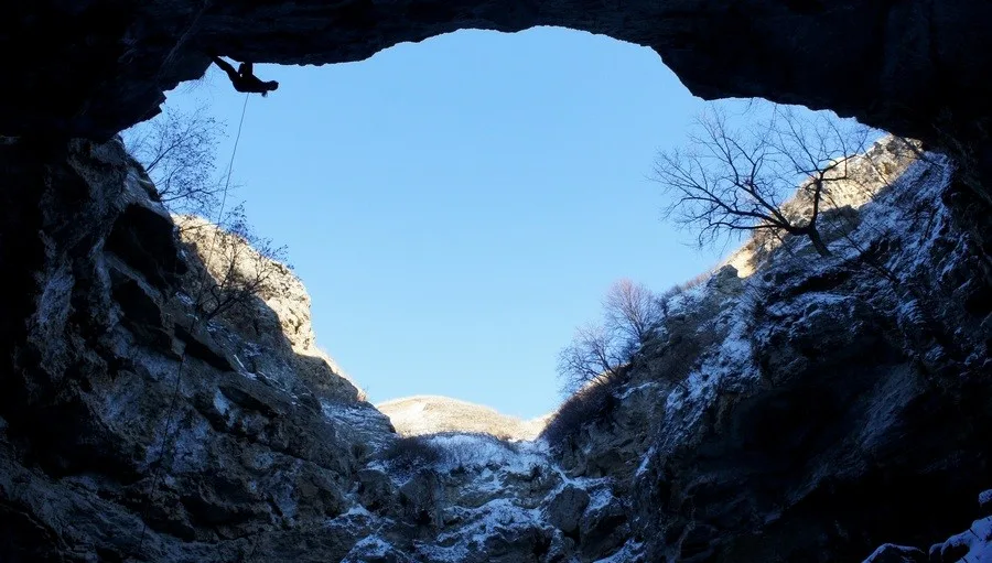 Вертолётная пещера