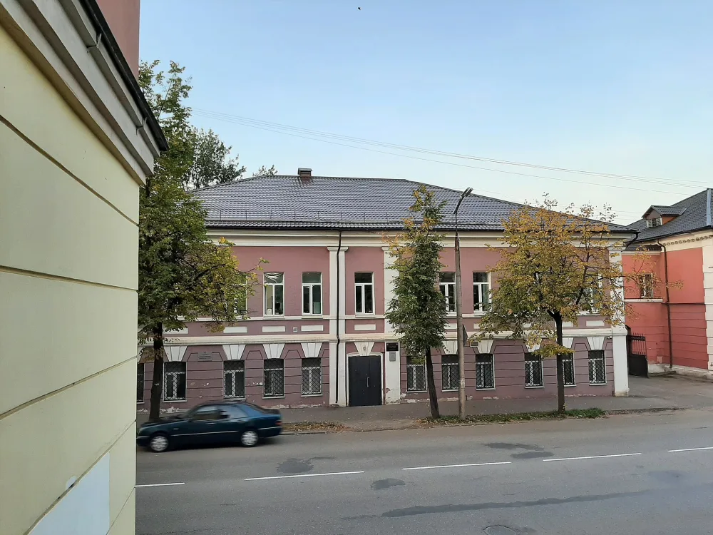 Памятное место, где проходило формирование великолукского народного ополчения (Великие Луки)