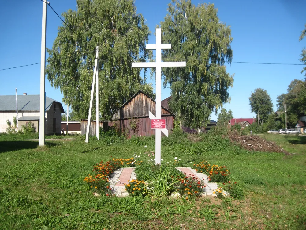 Братская могила 12 красноармейцев, расстрелянных белогвардейцами (Нылга)